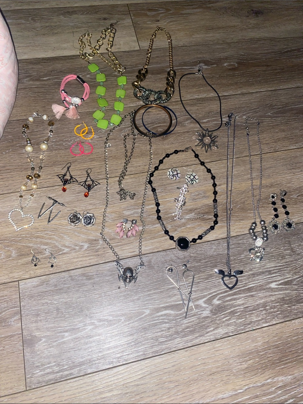 Assorted Women's Jewelry Set - Mixed Colors (Black, Green, Pink, Gold, Silver)